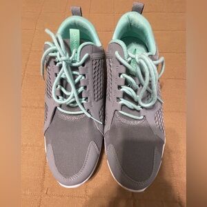 Vionic 10 wide walking shoe